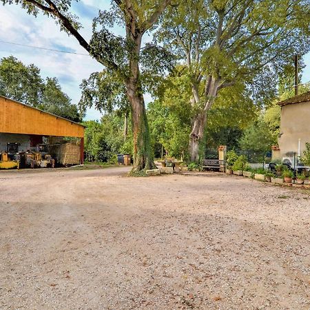 Lovely Home In Arles With Kitchen Exterior photo
